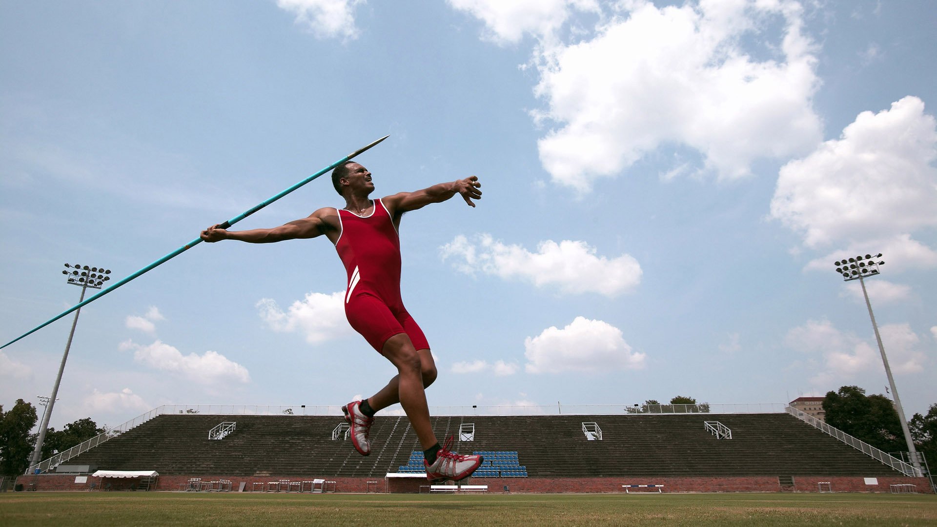 中国女子撑杆跳破全国纪录，李玲一跃而上4.81米，女子撑杆跳中国纪录多少